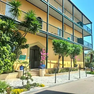 Aparthotel Pietrasantamare