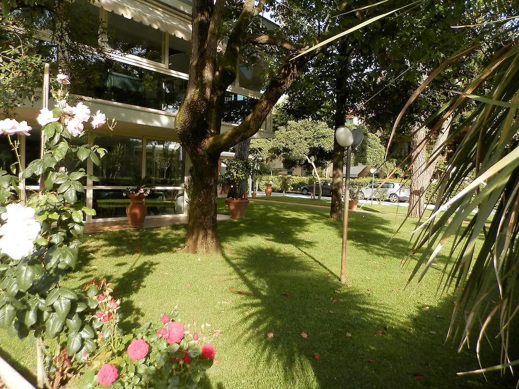 Hotel Il Caravaggio Marina di Pietrasanta 3*,  Italy